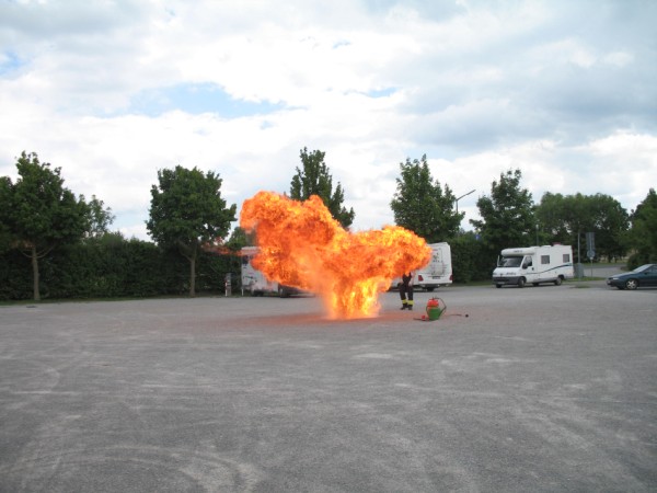 Besuch bei der Feuerwehr: Fettexplosion
